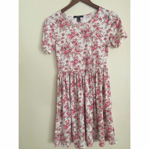 Dresses & Skirts - Pink Floral Short Sleeve Skater Style dress