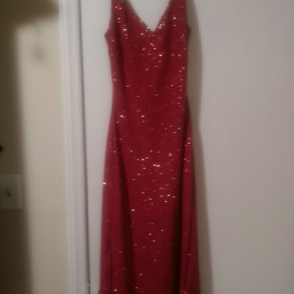 Formal dress - Picture 1 of 4