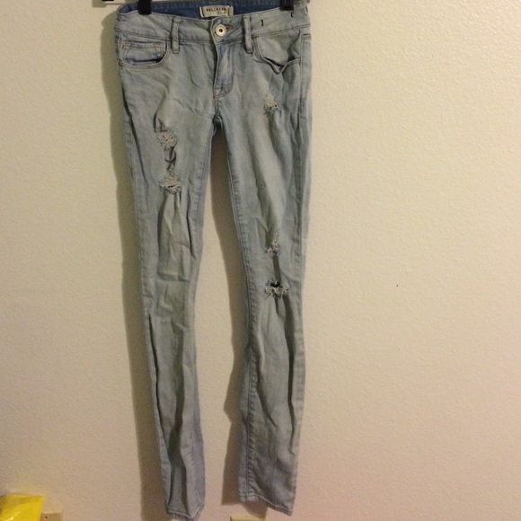 Bullhead Black Light wash distressed jeans