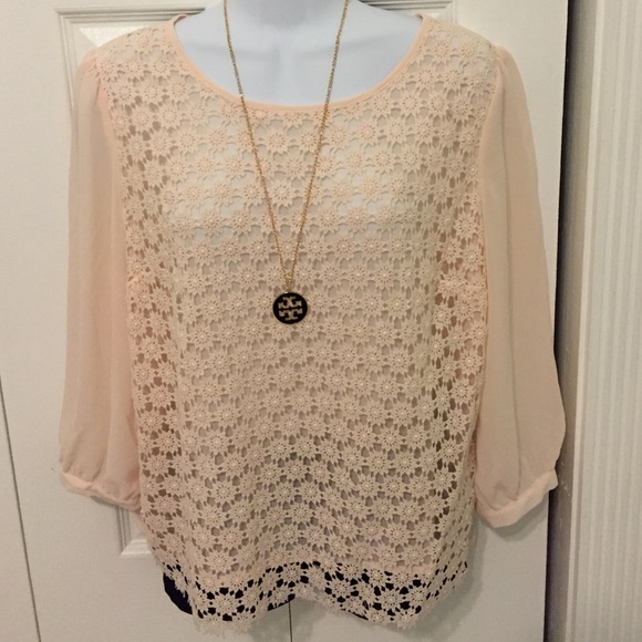 🎉HP 6/19 Flower crochet blouse🎉 SOLD