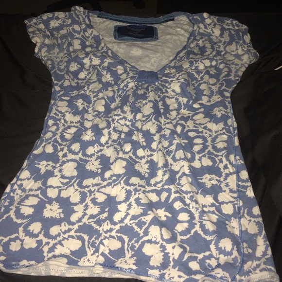 V-neck top.