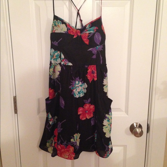 Criss Cross strap flowered dress