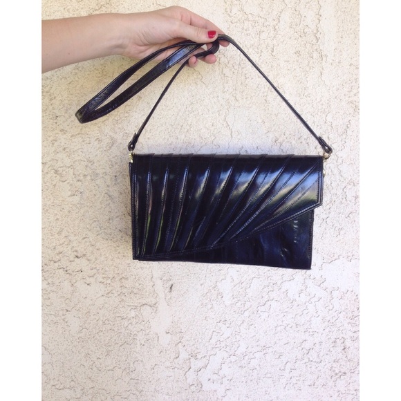 Vintage black textured patent cross body handbag - Picture 2 of 4