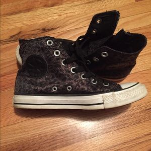 converse leopard sneakers