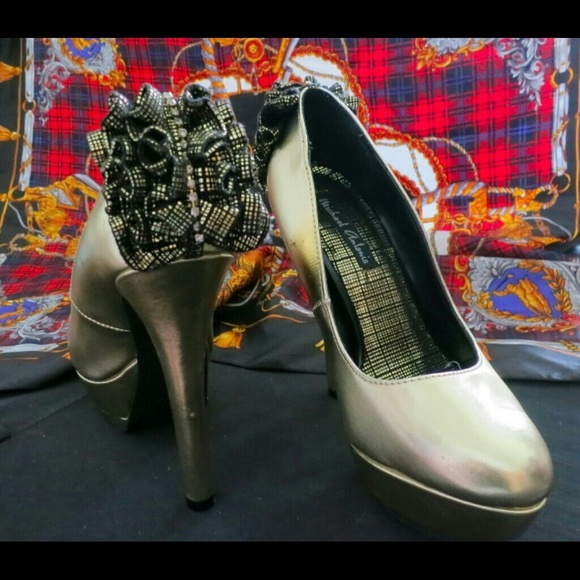 Glod high heels pumps