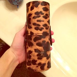 Leopard brush holder!