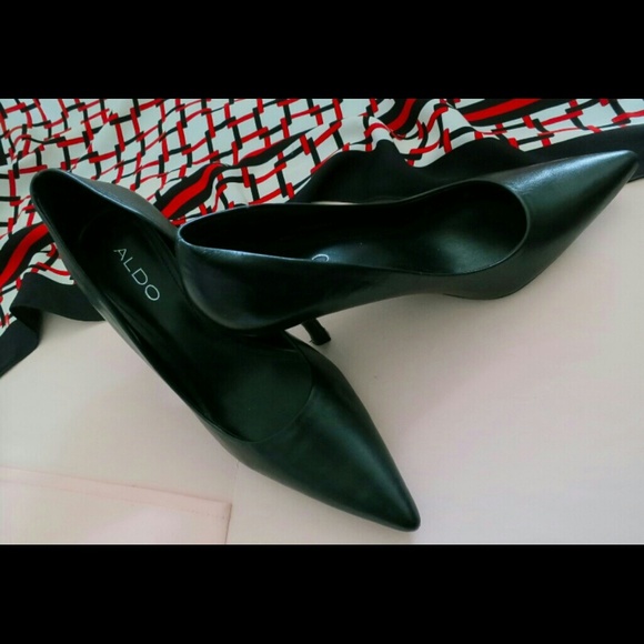 Black Leather Pointed Toe Pumps