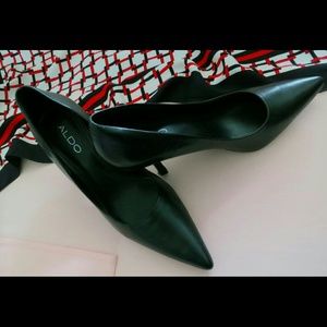 Black Leather Pointed Toe Pumps