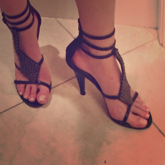 Sam Edelman black heels with gold studs!