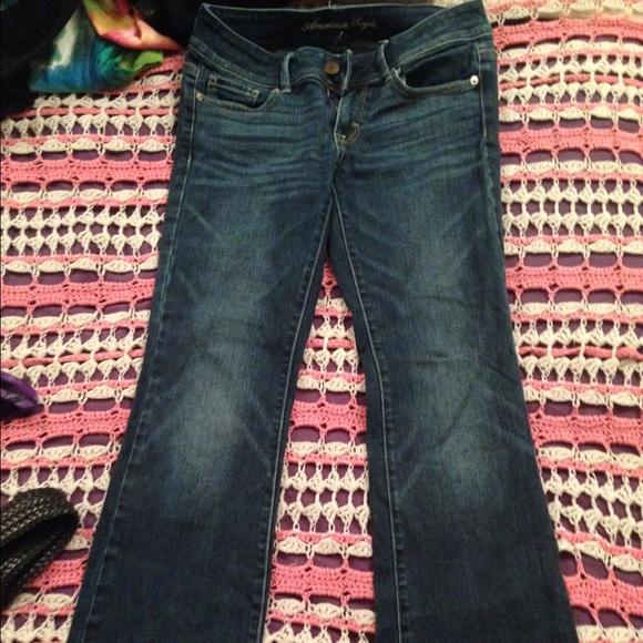 Medium wash bootcut jeans (short)