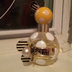 Authentic honey perfume by Marc Jacobs.
