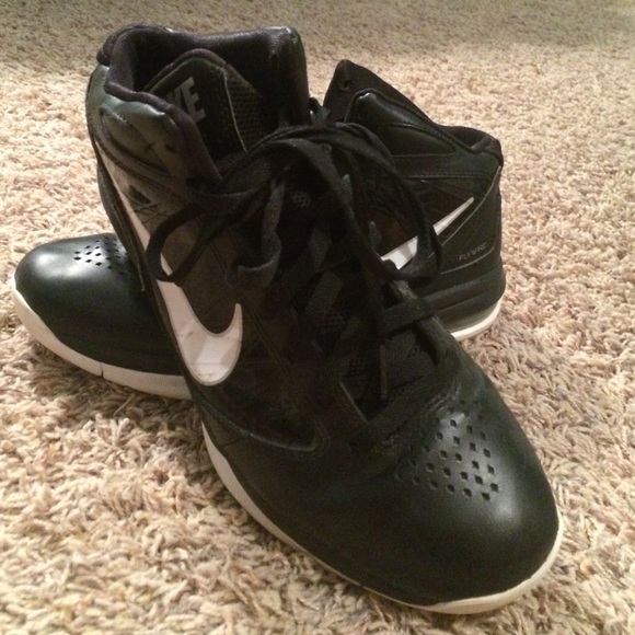 Nike Shoes - Nike flywire womens basketball shoes