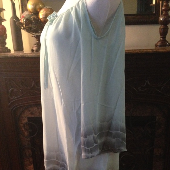 🚨SOLD IN BUNDLE🚨Off-the-Shoulder Tunic Dress - Picture 2 of 4