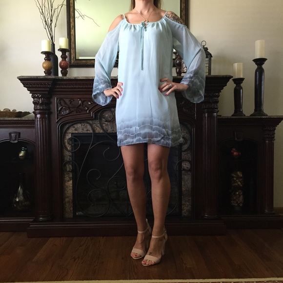 🚨SOLD IN BUNDLE🚨Off-the-Shoulder Tunic Dress - Picture 4 of 4