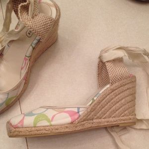 Coach Tie-Up Wedges