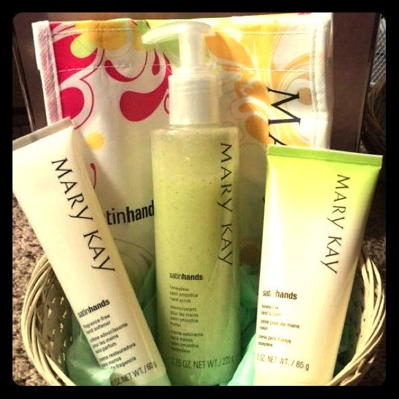 Satin Hands Mothers Day Baskets - Picture 1 of 1