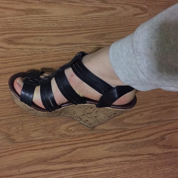 Black wedges