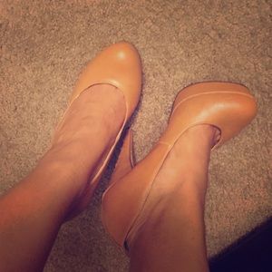 Golden brown pumps