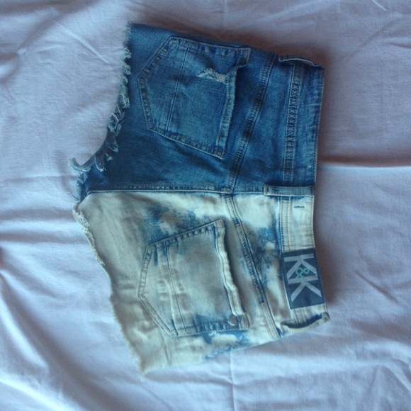 PacSun High Waisted Shorts - Picture 2 of 2