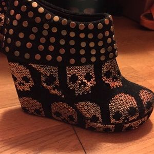 Skull Wedges