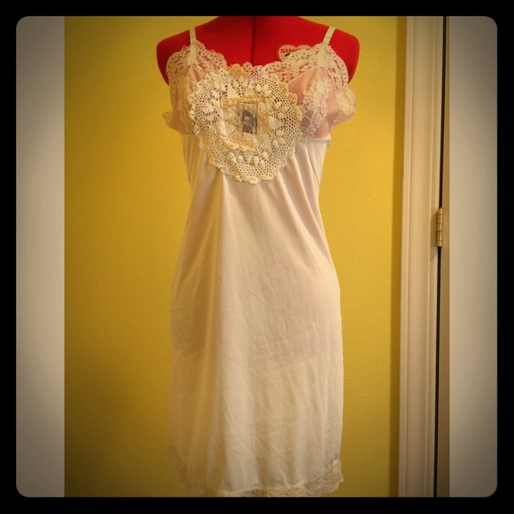 Vintage Dresses & Skirts - Gorgeous vintage slip