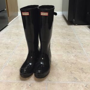 Adjustable tall gloss rain boots