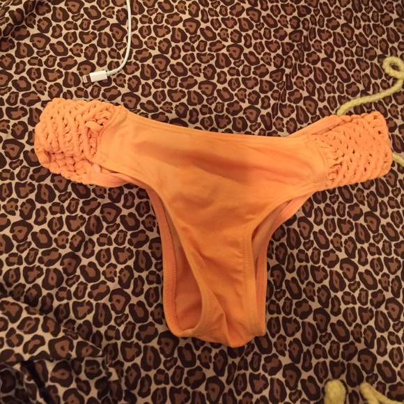 Bikini - Picture 2 of 2