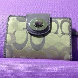 COACH wallet 😳