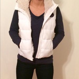 Abercrombie&Fitch white puffer vest