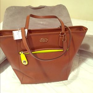 COACH - TAXI ZIP TOP TOTE