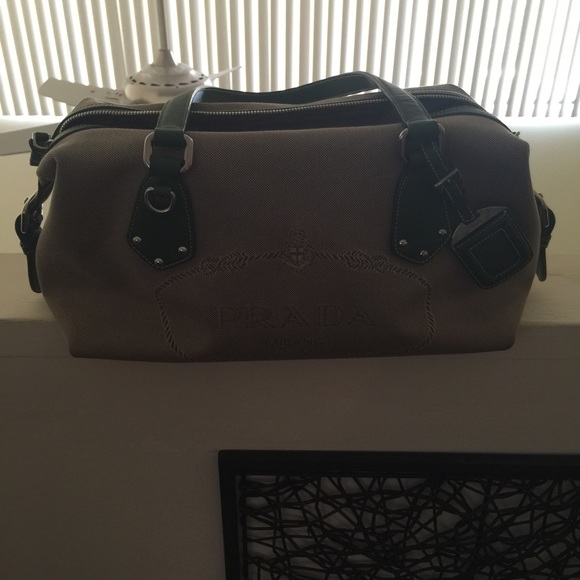 100% authentic Prada Handbag - Picture 4 of 4