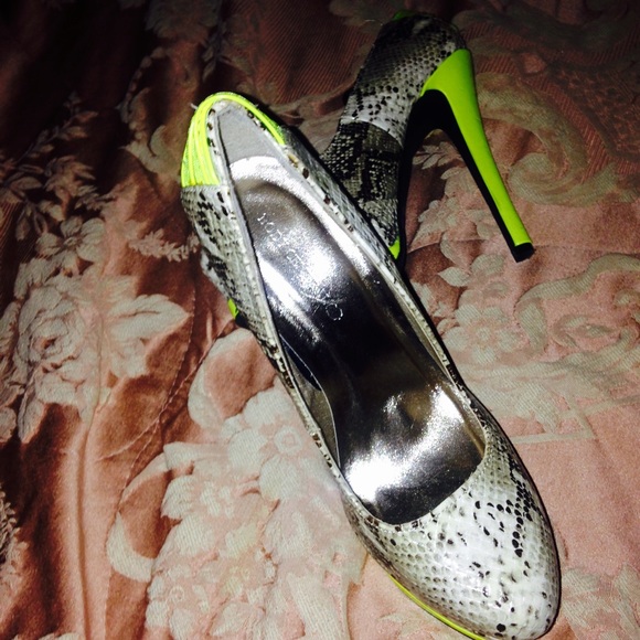 Lime Green & Snake Skin Pumps