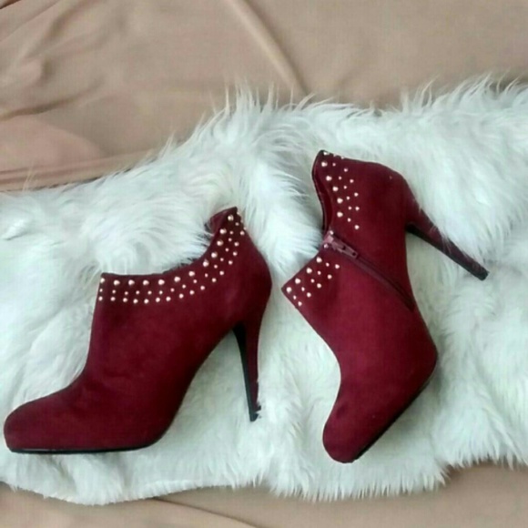 CRIMSON HEELS (RESERVED)