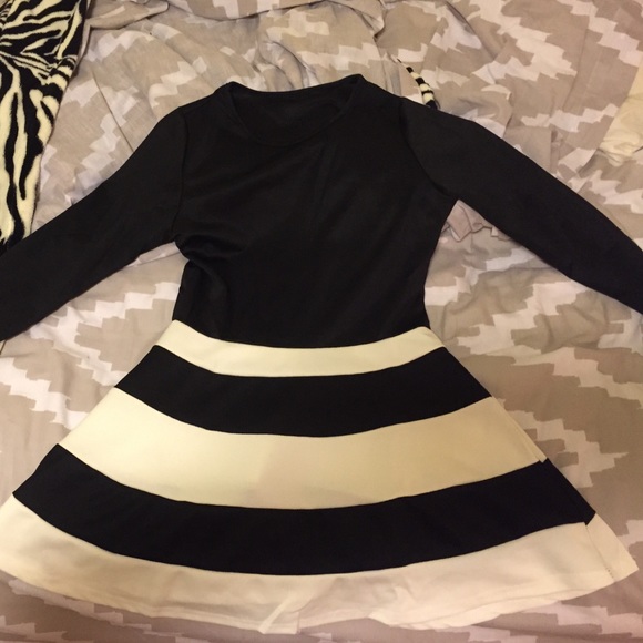 Black and white mini dress size S :)