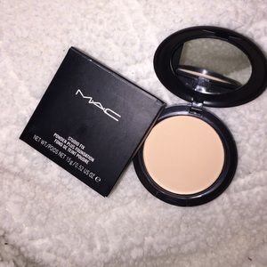studio fix powder plus foundation NC20