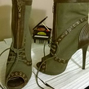 Canvas boots with peep toe