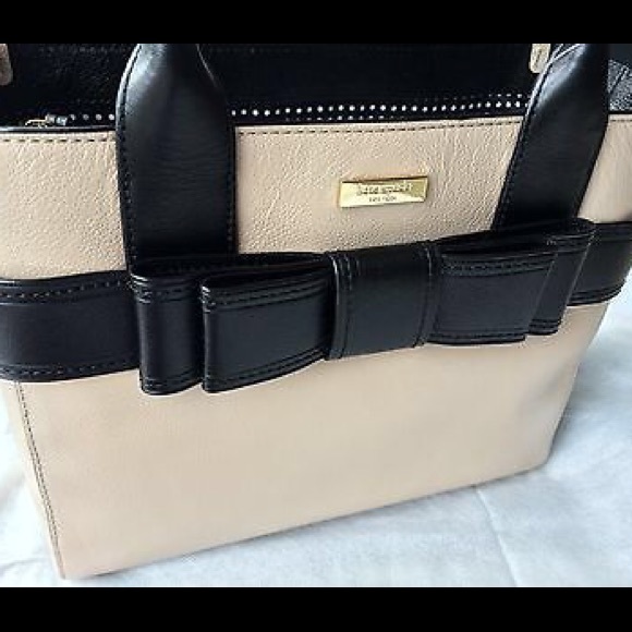 kate spade Handbags - ✨Host Pick✨Kate spade tan and black bow bag