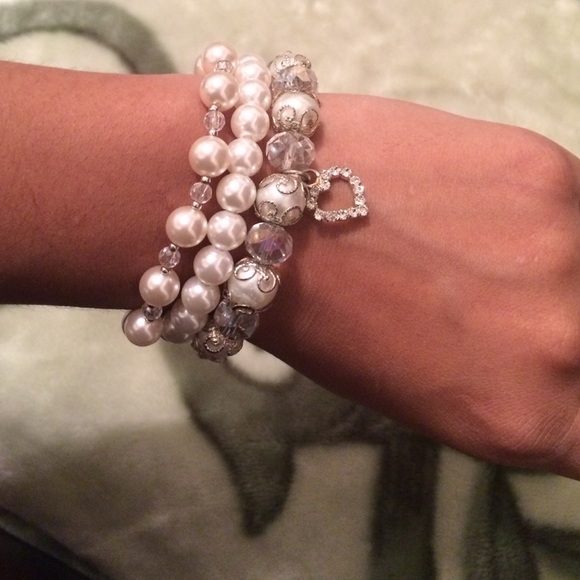 Pearl bracelet set and earrings