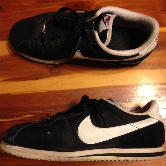 Women's size 8 Nikes