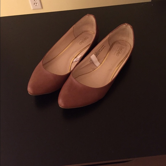 Brown ballet flats