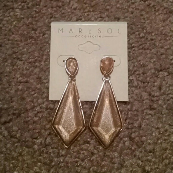 Marysol Jewelry - Final🆕Shimmery gold dangle earrings