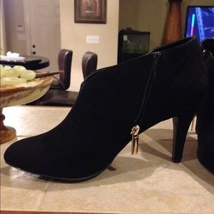 NWOT black suede booties