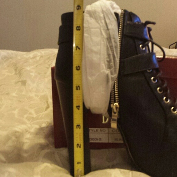 Black platform booties extra photos - Picture 4 of 4