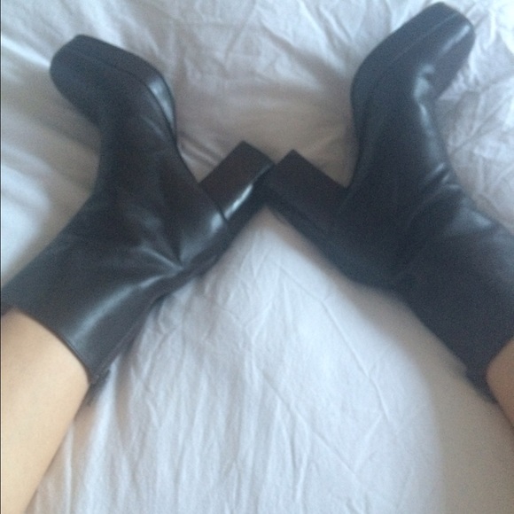 HEELED ANKLE BOOTS