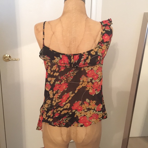 SOLD Cute blouse ❤️ - Picture 2 of 4