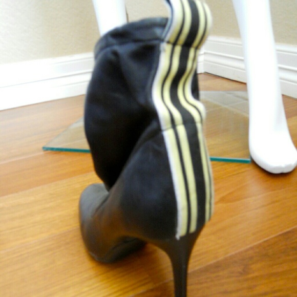 Black booties - Picture 2 of 2