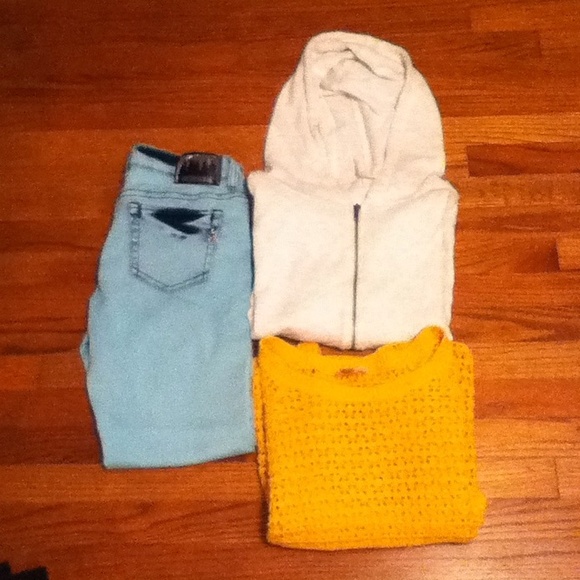 🎉✨BUNDLE DEAL🎉✨1 Hoodie, 1 Sweater, & Jeans!