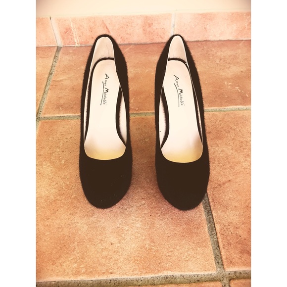 ✖️BUNDLED‼️ Black Pony Hair Platform Pumps - Picture 2 of 3