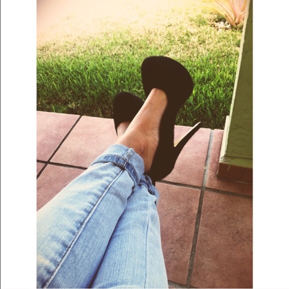 ✖️BUNDLED‼️ Black Pony Hair Platform Pumps - Picture 3 of 3