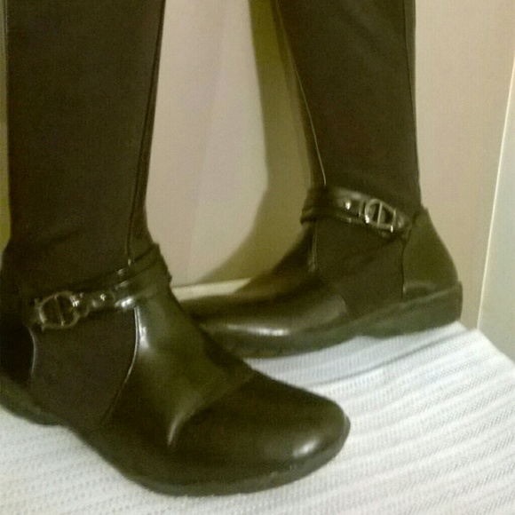 .Etienne Aigner boots